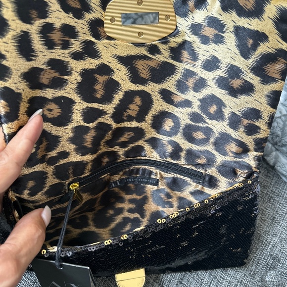 Armani exchange clutch - Picture 1 of 1